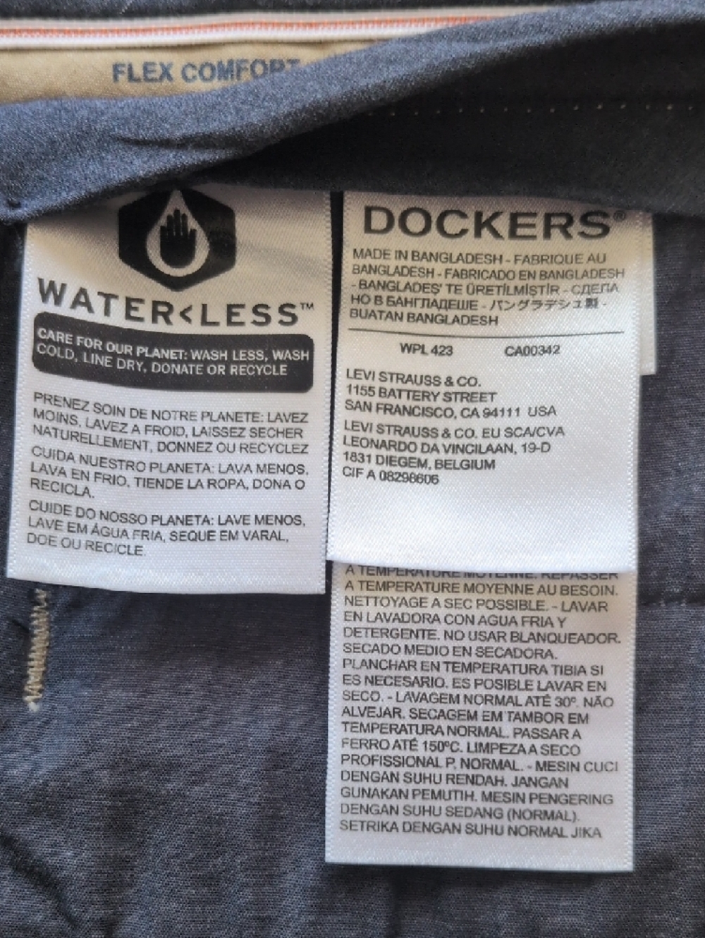 Dockers Men's, Signature Khaki, Relaxed Size 42/34 - Picture 8 of 10